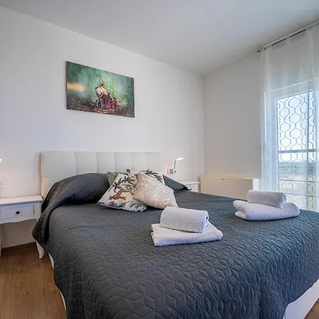 Gusto Villa *